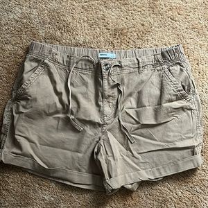 Women khaki shorts